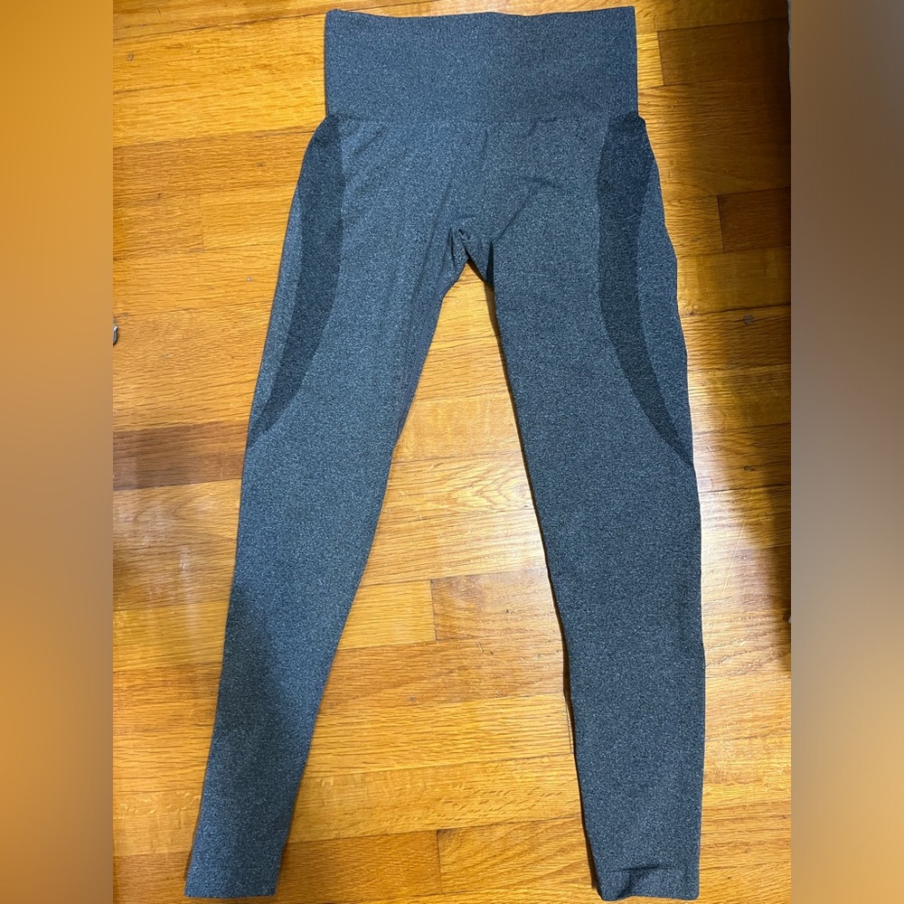 NVGTN size small Seamless Leggings with Contouring
